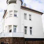 Daire Evelyns Apartment, Nahe Der Therme Und Dem Zentrum, Privat Parkplatz, Balkon, Highspeed-wlan
