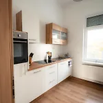 Daire Evelyns Apartment, Nahe Der Therme Und Dem Zentrum, Privat Parkplatz, Balkon, Highspeed-wlan