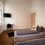 Evelyns Apartment, Nahe Der Therme Und Dem Zentrum, Privat Parkplatz, Balkon, Highspeed-wlan