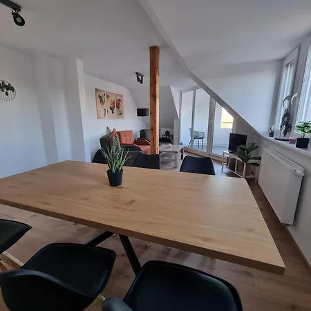 Apartment Evelyns Apartment, Nahe Der Therme Und Dem Zentrum, Privat Parkplatz, Balkon, Highspeed-wlan *