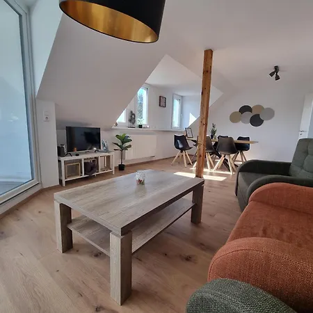Evelyns Apartment, Nahe Der Therme Und Dem Zentrum, Privat Parkplatz, Balkon, Highspeed-wlan Apartment *