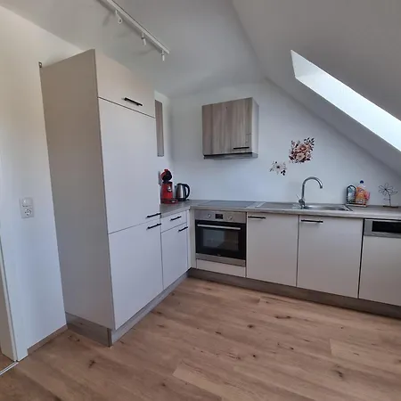 Apartment Evelyns Apartment, Nahe Der Therme Und Dem Zentrum, Privat Parkplatz, Balkon, Highspeed-wlan
