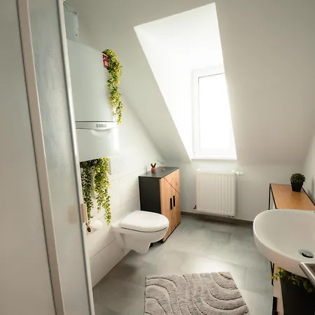 Evelyns Apartment, Nahe Der Therme Und Dem Zentrum, Privat Parkplatz, Balkon, Highspeed-wlan Lägenhet
