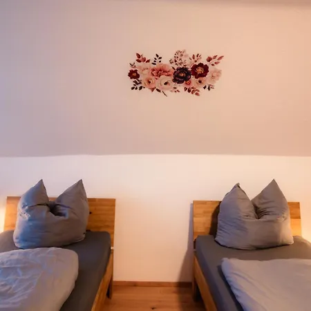 Evelyns Apartment, Nahe Der Therme Und Dem Zentrum, Privat Parkplatz, Balkon, Highspeed-wlan