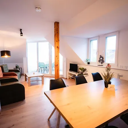 Evelyns Apartment, Nahe Der Therme Und Dem Zentrum, Privat Parkplatz, Balkon, Highspeed-wlan *