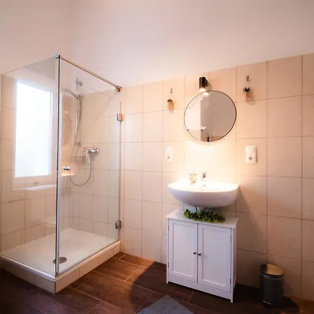 Lägenhet Evelyns Apartment, Nahe Der Therme Und Dem Zentrum, Privat Parkplatz, Balkon, Highspeed-wlan *